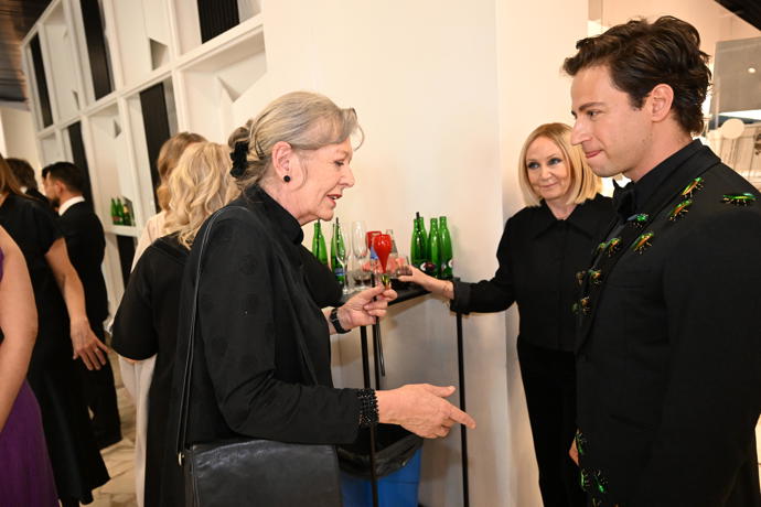Bára Basiková a Helena Třeštíková byly z brouků na outfitu Milana Peroutky unešené.