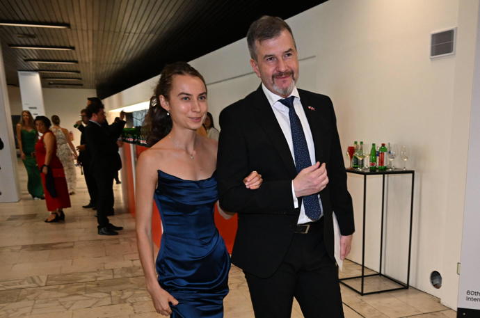 Jakub Železný vyrazil s dcerou na slavnostní zakončení.