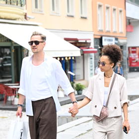 Zpěvák Ondřej Ruml s partnerkou Lindou Fernandez Saez.