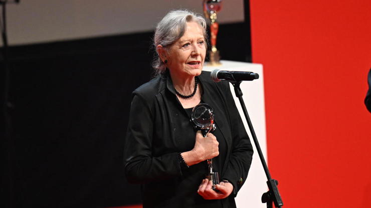 Dokumentaristka Helena Třeštíková převzala cenu.