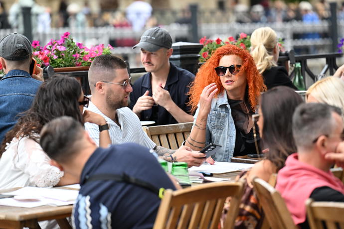 Celebrity na kolonádě.
