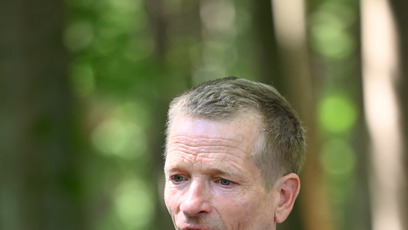 FOTO: Matěj Hádek poři natáčení seriálu My nejsme sekta.