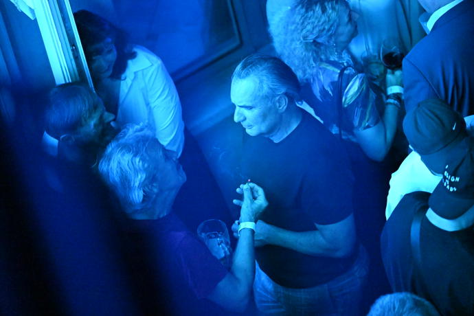 Jiří Macháček se baví na své party.