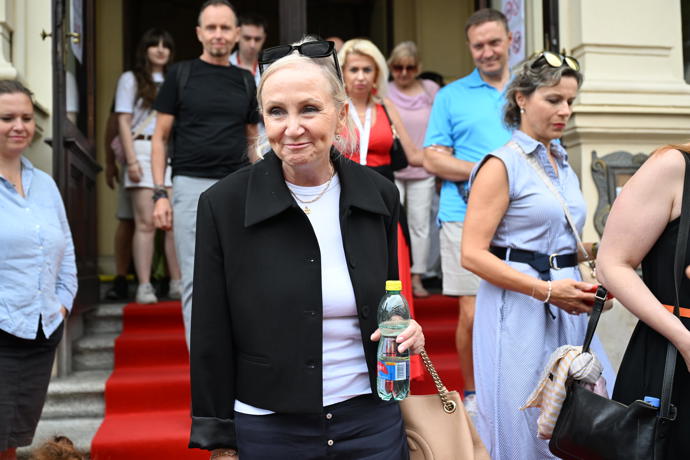 Bára Basiková zavítala na premiéru filmu Dvě deci tuše. 