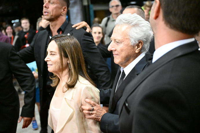 Dustin Hoffman při odchodu z Thermalu.