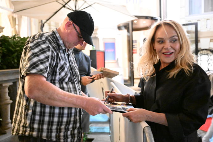 Dagmar Havlová se podepisovala fanouškům.