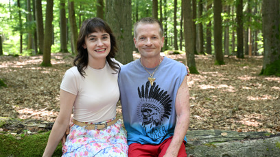 FOTO: Sarah haváčová a Matěj Hádek natáčení seriálu My nejsme sekta.