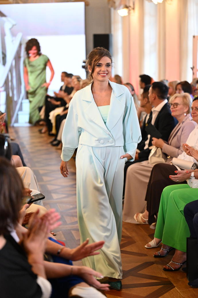 Denisa Pfauserová na přehlídce Martiny Pipkové Loudové.