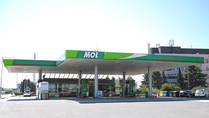 FOTO: MOL zeje prázdnotou.