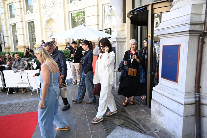 Juliette Binoche vypadá velmi elegantně.