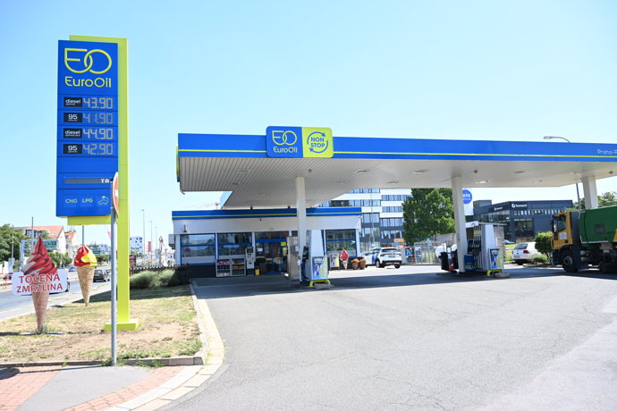 Na stanici EuroOil stojí běžná nafta 43,90 Kč a benzin Natural 95 vychází na 42,90 Kč.