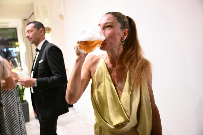 Eva Decroix s pivem.