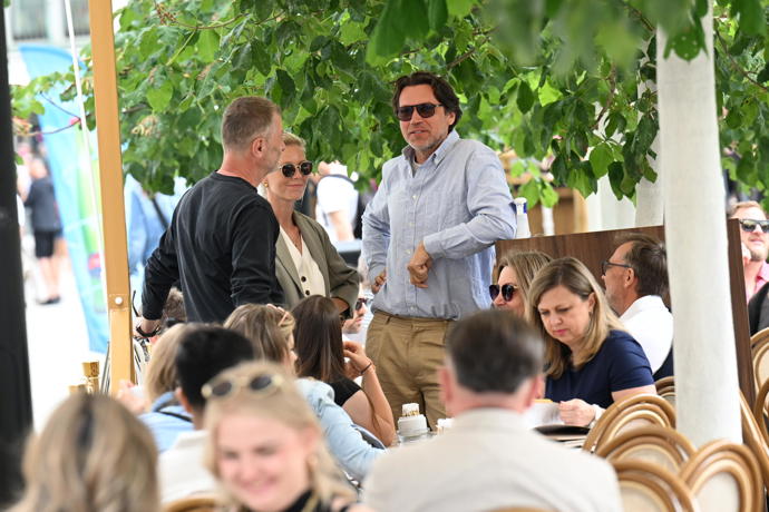 Celebrity na kolonádě ve Varech.