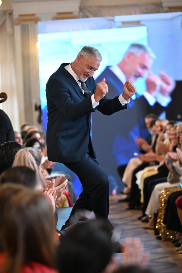 Jan Čenský je také prosluslý svým humorem i tím, že má velké charisma. 