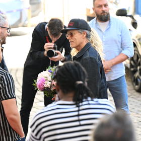 Hvězdný herec Kevin Bacon dorazil do Varů spolu se svou ženou Kyrou Sedgwick.