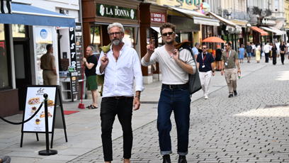 FOTO: Roman Zach se synem Prokopem na kolonádě.