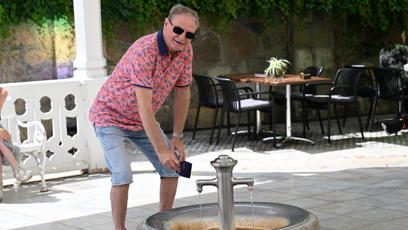 FOTO: Petr Jančařík ochutnával místní prameny.