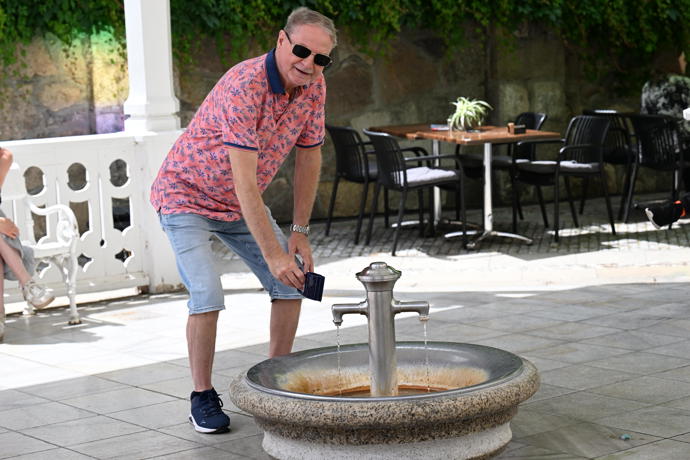 Petr Jančařík ochutnával místní prameny.