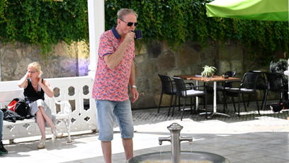 FOTO: Petr Jančařík ochutnával místní prameny.