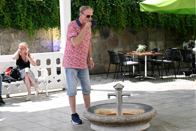 Petr Jančařík ochutnával místní prameny.
