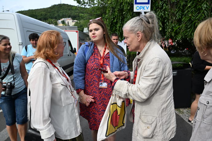 Herečky Zuzana Bydžovská a Iva Janžurová ve Varech.