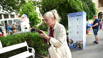 FOTO: Herečka Zuzana Bydžovská ve Varech.