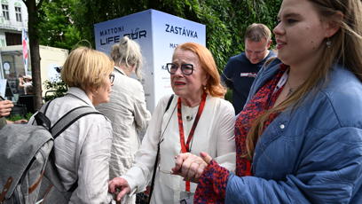 FOTO: Iva Janžurová ve Varech.