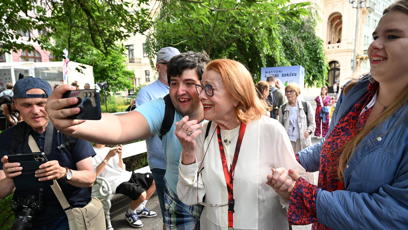 FOTO: Iva Janžurová neodmítla žádného fanouška.