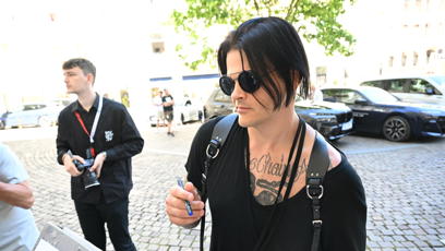 FOTO: Travis Bacon přijel s rodiči.