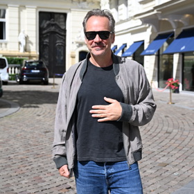 Herec Peter Sarsgaard ve Varech.
