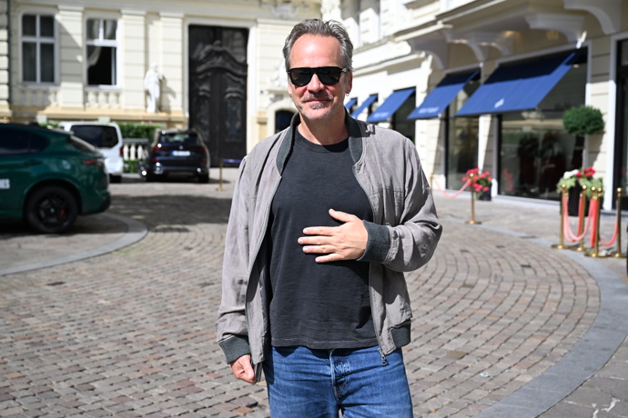 Herec Peter Sarsgaard ve Varech.