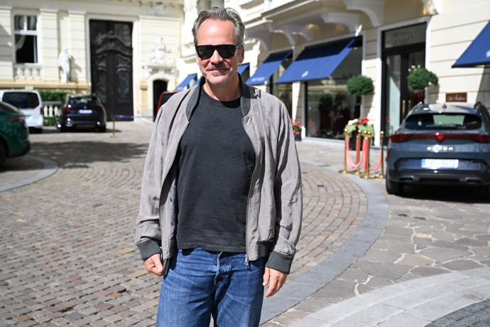 Herec Peter Sarsgaard ve Varech.