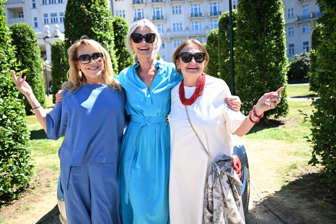 Zahradní party s Bardotkami - Dagmar Havlová, Eva Holubová a Pavlína Pořízková.