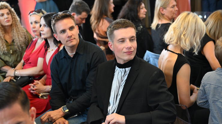 Daniel Krejčík seděl na přehlídce vedle spisovatele Bočka.