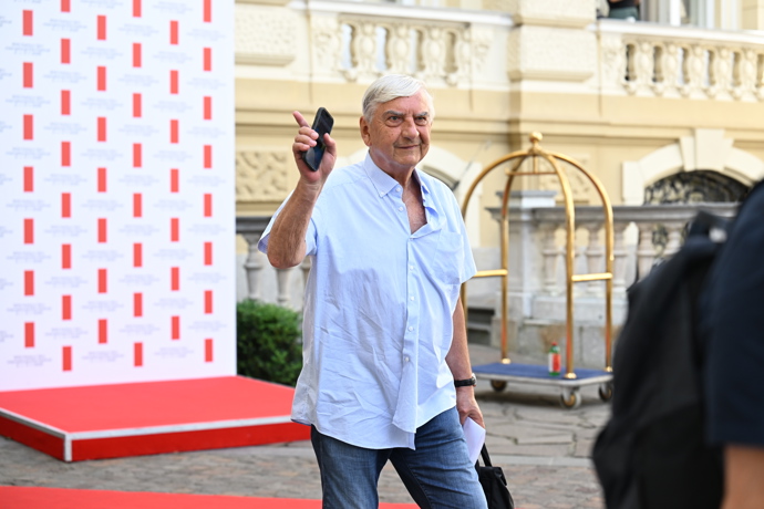 Galerie: Celebrity ve Varech trochu jinak. Jak vypadají hvězdy, než vstoupí na červený koberec 