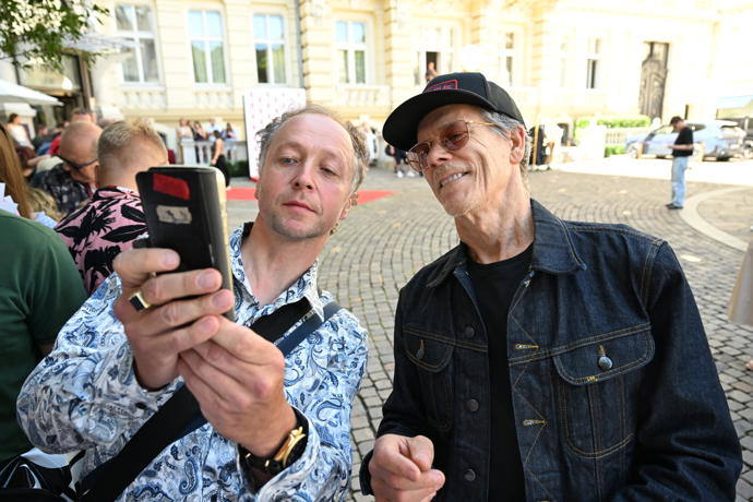 Kevin Bacon neodmítal ani selfie.