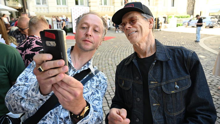 Kevin Bacon neodmítal ani selfie.