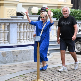 Galerie: Celebrity ve Varech trochu jinak. Jak vypadají hvězdy, než vstoupí na červený koberec Galerie: Celebrity ve Varech trochu jinak. Jak vypadají hvězdy, než vstoupí na červený koberec
