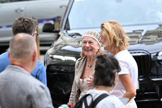Iva Janžurová rozdávala úsměvy na všechny strany.