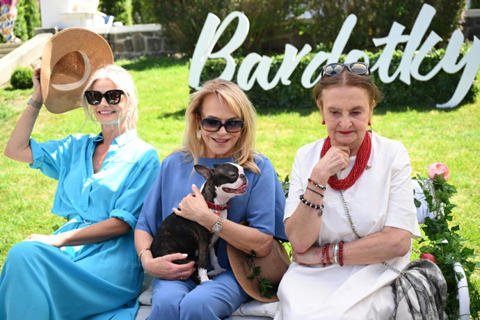 Zahradní party s Bardotkami - Dagmar Havlová, Eva Holubová a Pavlína Pořízková.