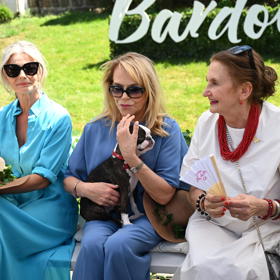 Zahradní party s Bardotkami - Dagmar Havlová, Eva Holubová a Pavlína Pořízková.
