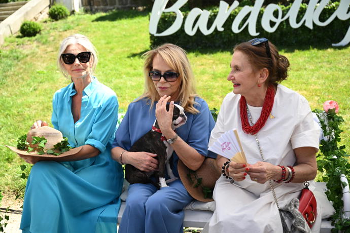 Zahradní party s Bardotkami - Dagmar Havlová, Eva Holubová a Pavlína Pořízková.