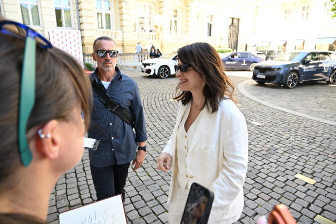 Juliette Binoche rozdávala úsměvy.