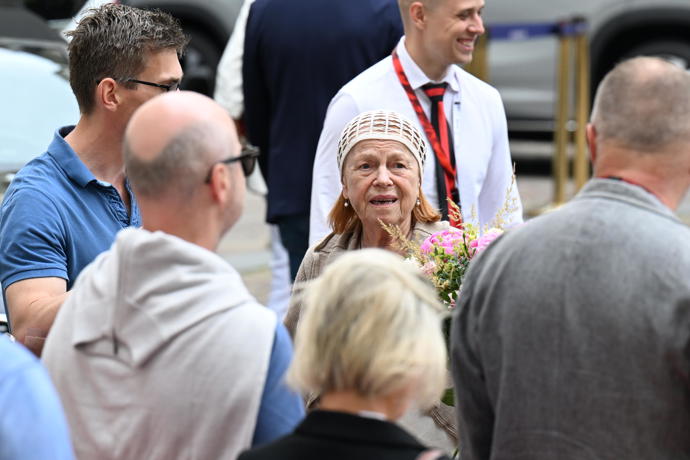 Iva Janžurová dorazila do Varů.