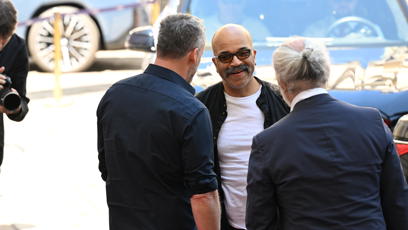 FOTO: Jeffrey Wright se pozdravil s Kryštofem Muchou a Karlem Ochem.