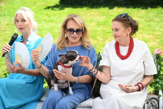Zahradní party s Bardotkami - Dagmar Havlová, Eva Holubová a Pavlína Pořízková.