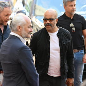 Jeffrey Wright se pozdravil s Kryštofem Muchou a Karlem Ochem.