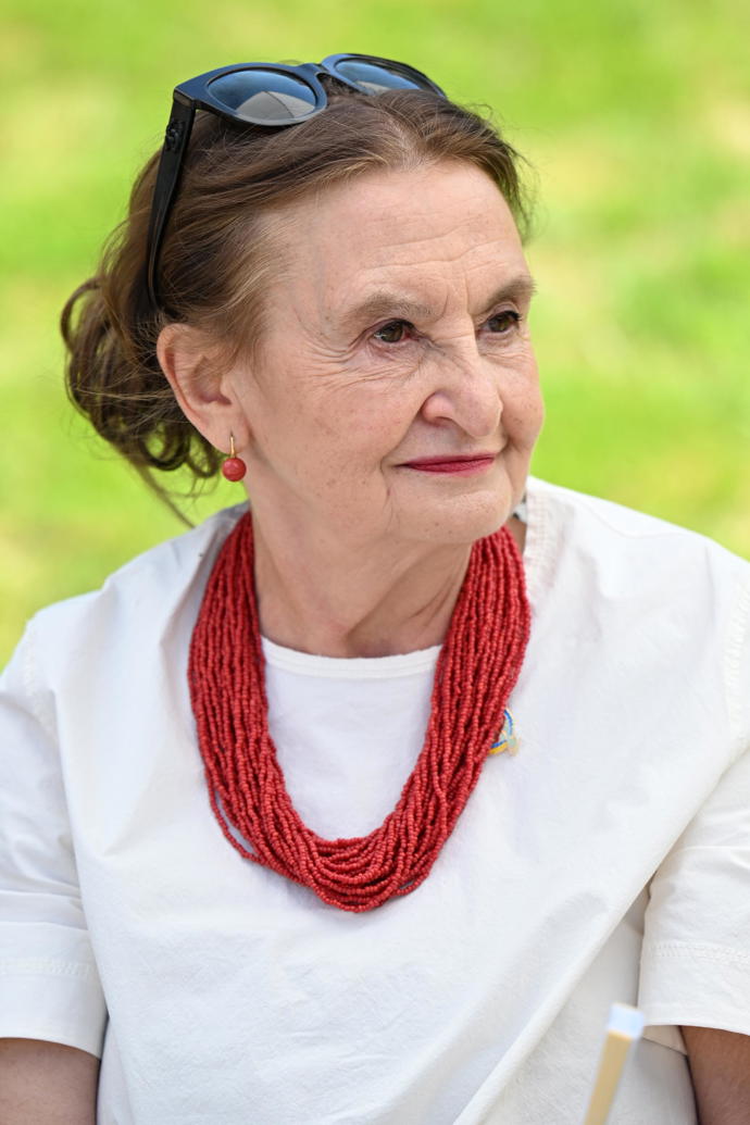 Herečka Eva Holubová je jednou z Bardotek.
