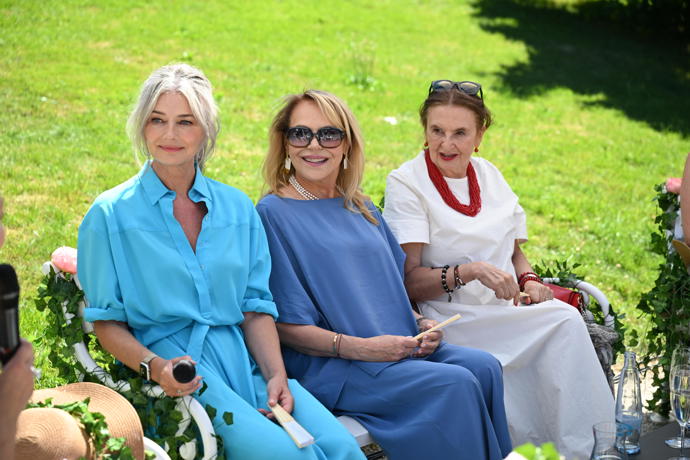 Zahradní party s Bardotkami - Dagmar Havlová, Eva Holubová a Pavlína Pořízková.