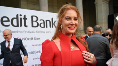 FOTO: Nikol Kouklová na party UniCredit Bank ve Varech.